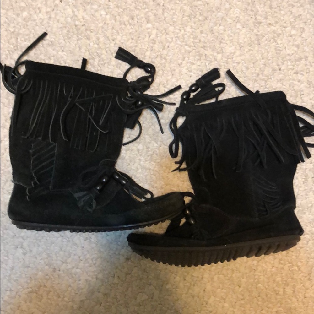 Minnetonka moccasin boots